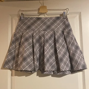 Kjol h&m  - Kjol från H&M. Oanvänd.