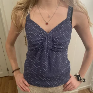 Prickigt linne - Så fint blått prickigt linne. Lite för stort på mig 💕⭐️💕⭐️