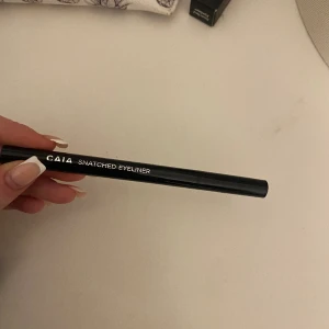 Eyeliner Caia  - Eyeliner från Caia. Helt oanvänd endast öppnat kartongen  Nypris 195