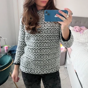 Stickad tröja!  - Snygg stickad tröja!