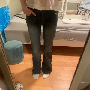 Low Waist Jeans - disse drit fine low waist jeans selges fordi de er litt for store for meg. pent brukt, str S