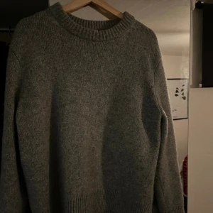 Grå stickad arket tröja - Storlek M