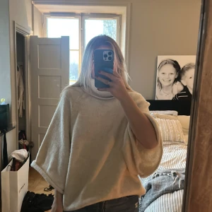 Stickad tröja  - Säljer min populära zara tröja! Den är i stolek S  Pris får att diskutera vid snabb affär 💓