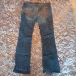 Seven fint skick - Stretch Inneben längd 82cm Midjan runt 89cm  Storleken 28 Style U170B055u-055U 