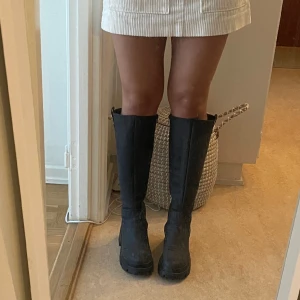 Stövlar  - Från even n odd. Storlek 38. Använda två säsonger, fint skick, fina och hela. dock aningen smutsiga runt hälen, går att tvätta bort