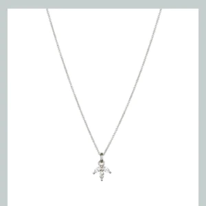 halsband - Superfint halsband från syster p!! Sparsamt använt o kartong kommer till. Nypris 699🥰 (skriv privat för bilder)