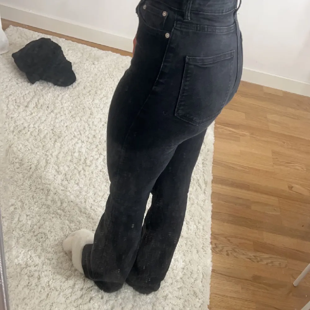 Jeans ifrån Zara i storlek 38, bra skick!. Jeans & Byxor.