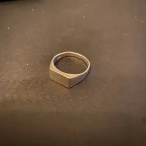 En schysst silver ring från guldfynd i äkta silver (925) (GHA)