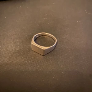 Silver ring - En schysst silver ring från guldfynd i äkta silver (925) (GHA)