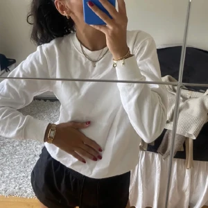 Vit collagetröja  - Vit collagetröja 