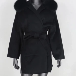 Kappa med pälskrage  - Lyxig kappa med avtagbar päls i nyskick. Använd vid två tillfällen. XS 