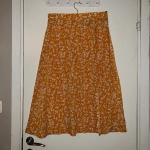 slit kjol  - säljer denna då den inte kommer till användning dene använd 1 gång.