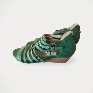 Sandaler från Marco Tozzi.  Storlek: 39 Material: Läder Helt ny, men utan prislapp.