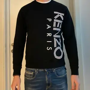 Säljer min kenzo Paris tröja, cond 8,5/10 säljer pågrund av att den börjar bli liten 