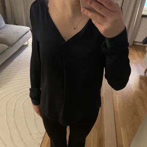 Fin blus - Super fin blå blus. Säljs då den aldrig kommer till användning💕bra skick. Hör av er vid fler frågor eller bilder 