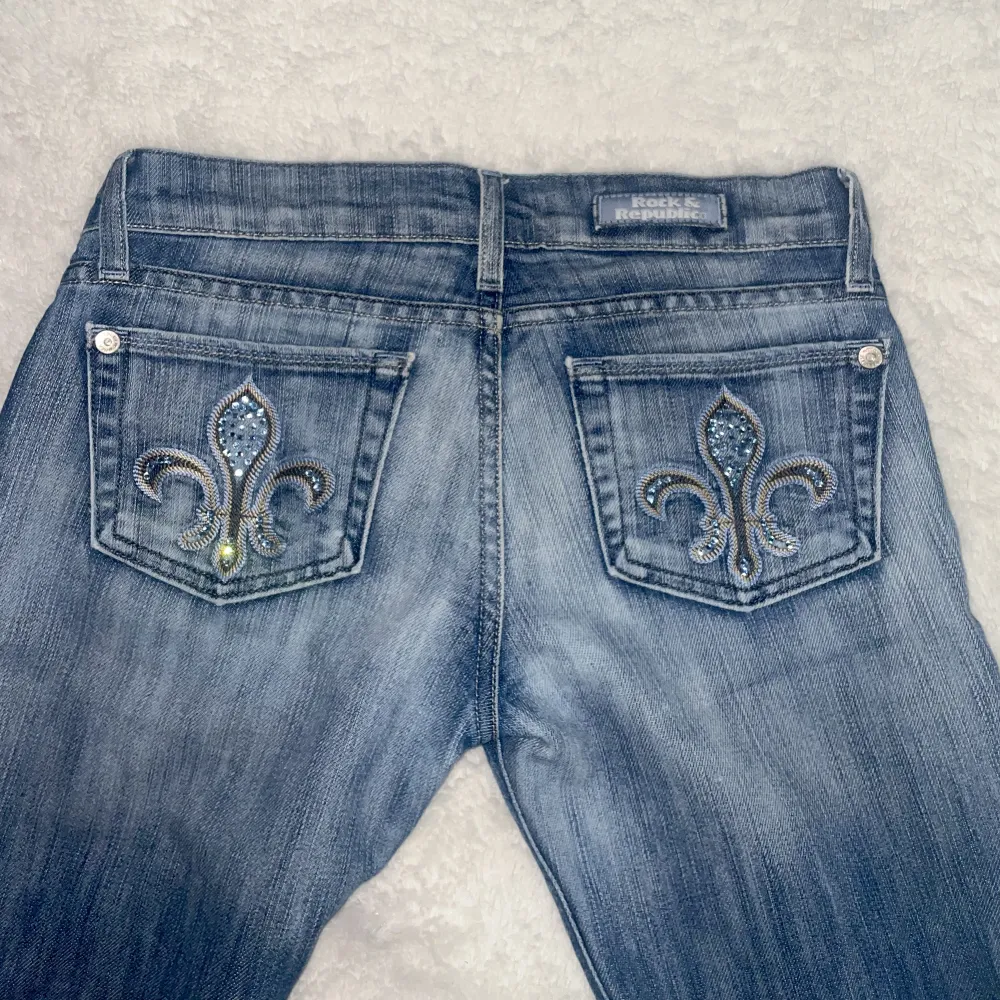 super snygga bootcut jeans från rock & republic (90s vibe) 🤩checka in min profil för mer jeans😍. Jeans & Byxor.