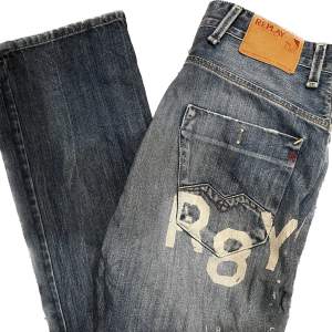 Retro Replay jeans med rak passform. Minimalt slitage.  Strl: 30/34