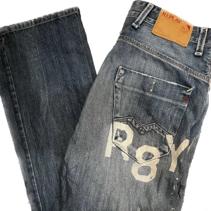 Replay Jeans Retro - Retro Replay jeans med rak passform. Minimalt slitage.  Strl: 30/34