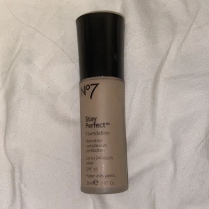 Foundation - Säljer 4 stycken sångsätt foundation, nypris är ungefär 400 kr/st.❤️Dessa är endast testade. Gratis frakt om man köper idag 21 oktober. Man kan köpa för 200 kr styck eller alla för 600 kr❤️