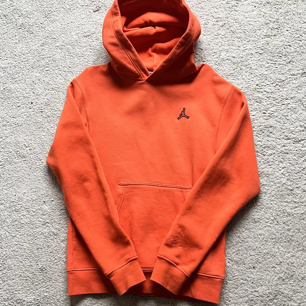 Orange Jorden hoodie alldeles ny mycket bra skick. Hoodies.