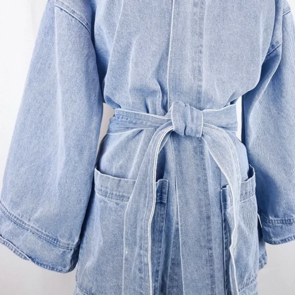Så snygg jeans kimono jacka från NAKD i storlek 36🌟 OBS!! Saknar bältet!!. Jackor.