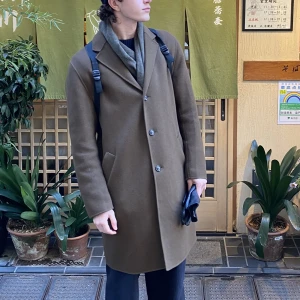 Rock COS 52 - Yllerock från COS. Gjort i 80% ull och 20% lyocell. Varm rock med snygg passform. Är 190 lång och har storlek eu 52 vilket motsvarar L.  ”Tailored Wool Coat Dusty Brown” Nypris ca 2000kr