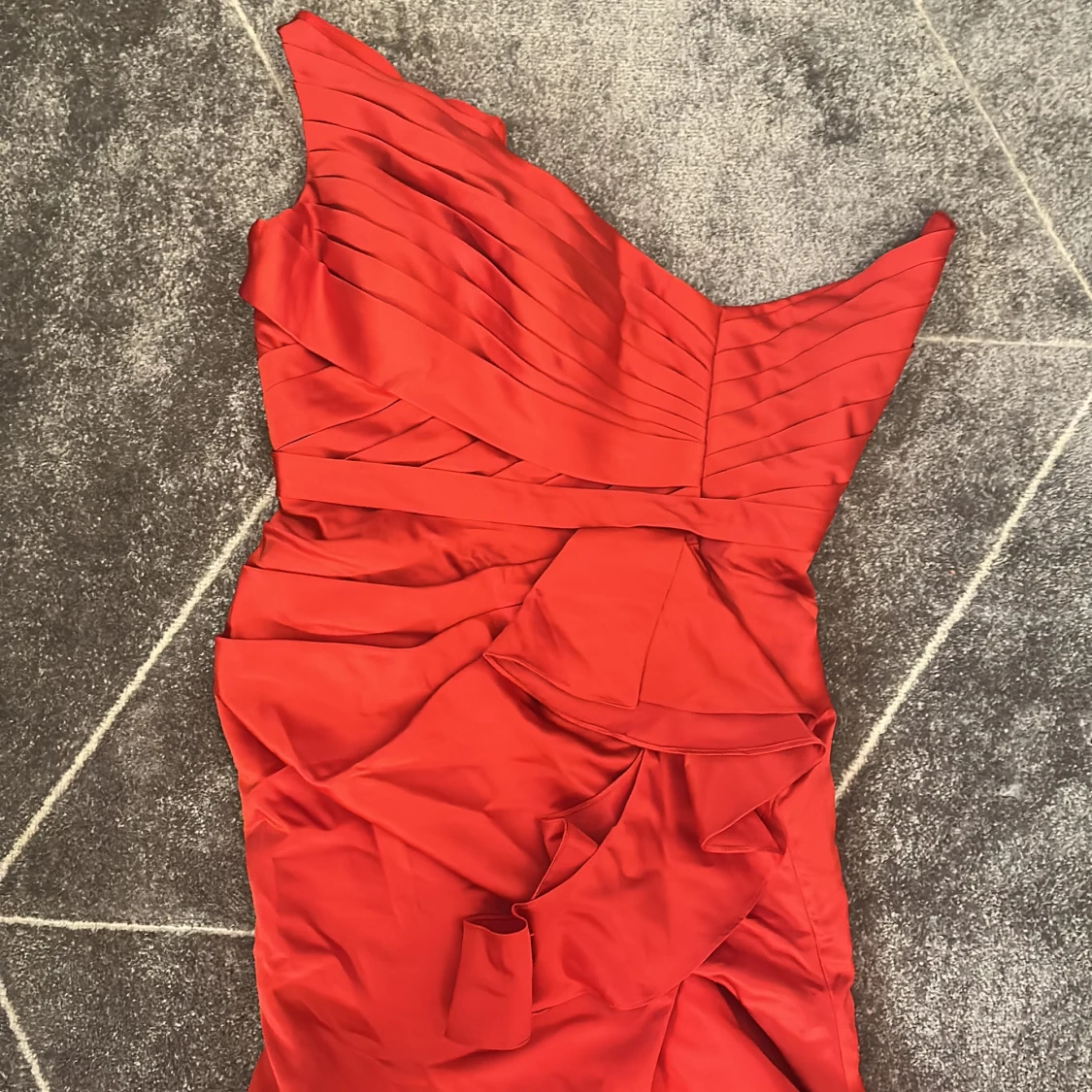 Vinröd ballklänning - 90