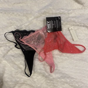 Nelly trosor - Kunde inte lämna tillbaka dessa och de var inte de som jag beställde… Har aldrig använts och både klisterlappar och allt sitter på som de gjorde när jag fick dem! 