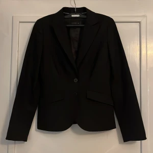 Kavaj  - Fin kavaj, sparsamt använd.