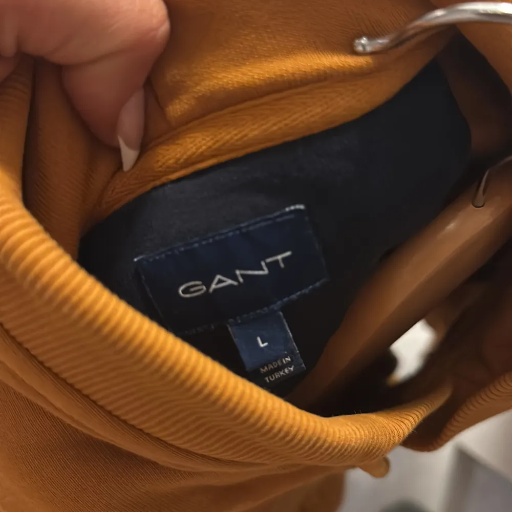 Oanvänd Gant tröja i herrmodell. Använd fåtal gånger . Hoodies.