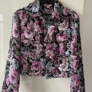 Hm limited edition - Jättefin oanvänd kavaj/vårjacka