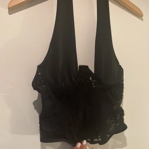 Spets topp - Hej säljer nu denna då den inte längre kommer till användning❤️