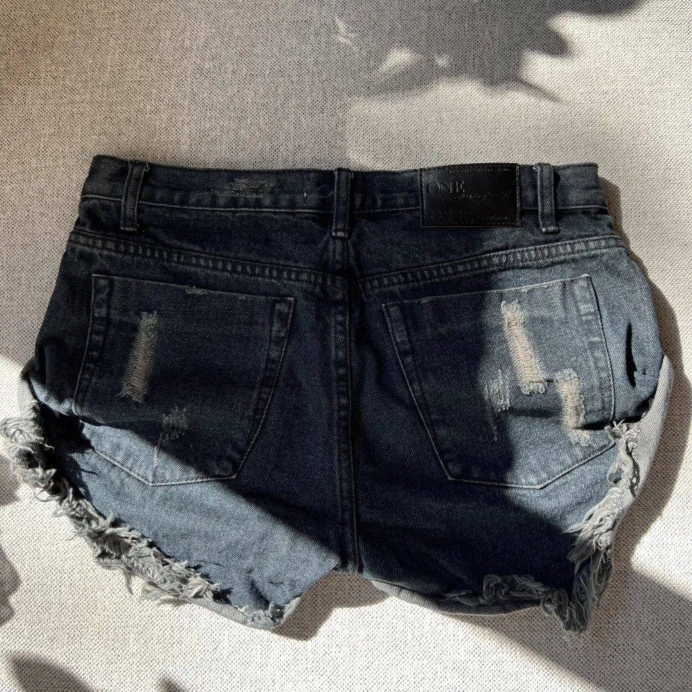 Jättefina shorts från One teaspoon, modellen Bandit. Använda 1 gång så shortsen är i nyskick. 🦋. Shorts.