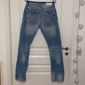 Rebel jeans - As snygga jeans med straight fit men tyvärr för stora🤍 kan va små i storleken