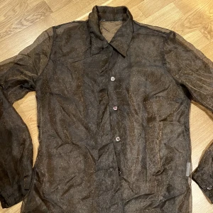 Seethrough shirt - Brun glittrig genomskinlig tröja, väl omhändertagen 