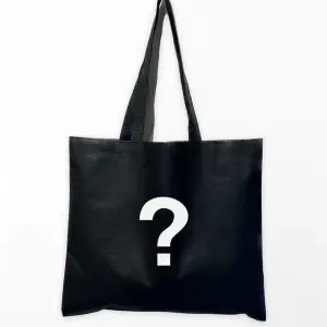 A mysterious bag with 5 different clothing items, good condition and opportunity to try new styles this fall/winter!