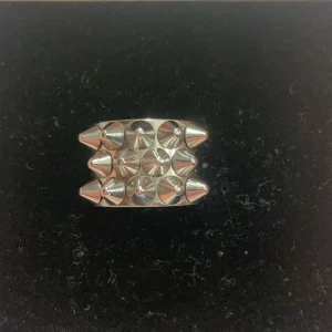 Edblad ring  - Hej! Jag säljer denna ringen från Edblad i silver 💗 den är i nyskick och man får med Edblad asken, säljer pga att jag inte använder silversmycken längre 🤩