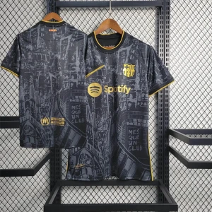 Barcelona shirt🖤⚜️🖤 - För fet Barcelona tröja i färgerna guld och svart. Skick 10/10. Kvalitet 10/10. Finns i storlekarna S,M och L. Vid frågor eller funderingar är det bara att skriva.🖤⚜️🖤