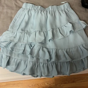 Kjol - Supersöt kjol från nakd. Säljer då jag aldrig riktigt använt den.