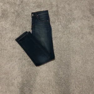 Tiger of sweden jeans  - Säljer dessa riktigt feta Tiger of Sweden Iggy jeans i en riktigt snygg tvätt, passar riktigt bra till Loubs. Nypris 900kr  Skick 9/10