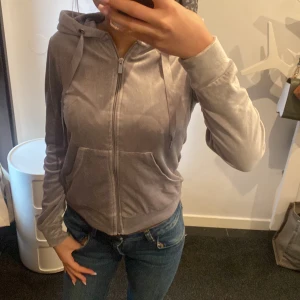 kofta  - en gina tricot kofta i storlek XXS men passar folk med xs 