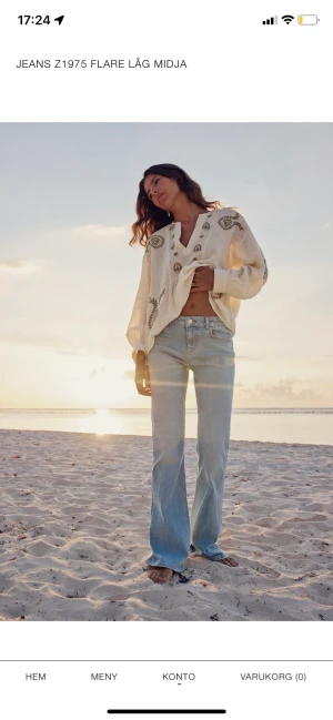 zara jeans - säljer mina såååå snygga zara jeans i en så fin färg då de tyvärr har blivit lite för stora😔😔 helt slutsålda och varsamt använda utan slitningar❤️‍🔥❤️‍🔥 