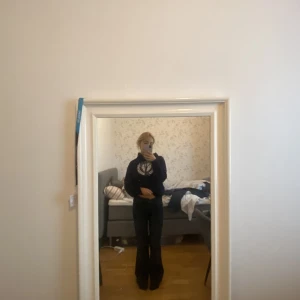 Boot cut jeans - Säljer dessa då de är lite stora på mig (38/32) och är 165 cm, tycker förövrigt att de är sjukt snygga!