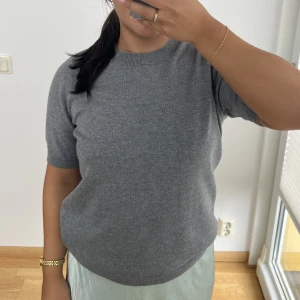 Stickad T-shirt  - Från Lindex i Stl xs 💓 använd men i fint skick