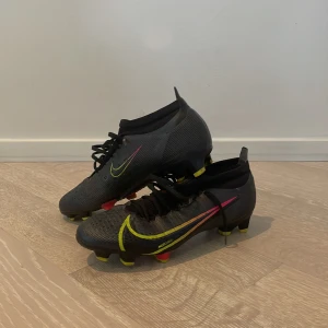 Nike Mercurial vapor 14 - Säljer nu mina vapor 14 pga att de är för små. Bara använda ett fåtal gånger och är nästan i nyskick. 