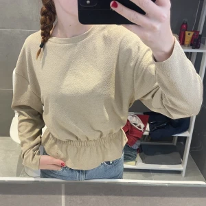 Söt tröja - Jätte söt tröja ifrån Gina som tyvärr inte kommer till användning längre. Är i mycket bra skick.