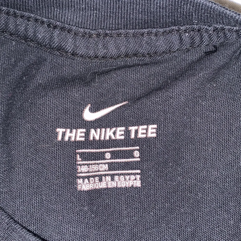 En Nike tröja som är använd fåtal gånger.. T-paidat.