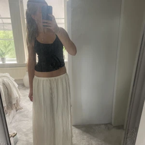 Långkjol - En pärlvit långkjol från hm 💞 