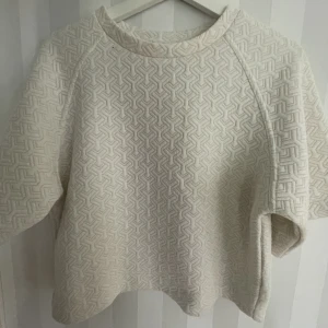 Trekvartsärmad tröja - Trekvartsärmad tröja💘