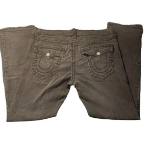 🔥🔥 FETA TRUEYS🔥🔥 - As feta botcut trueys med fat stitch dom har två fläckar vilket syns på andra bilden skriv vid frågor och bilder 